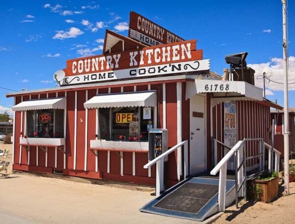 Read Joshua Tree Getaway's blog for best places to eat in Joshua tree